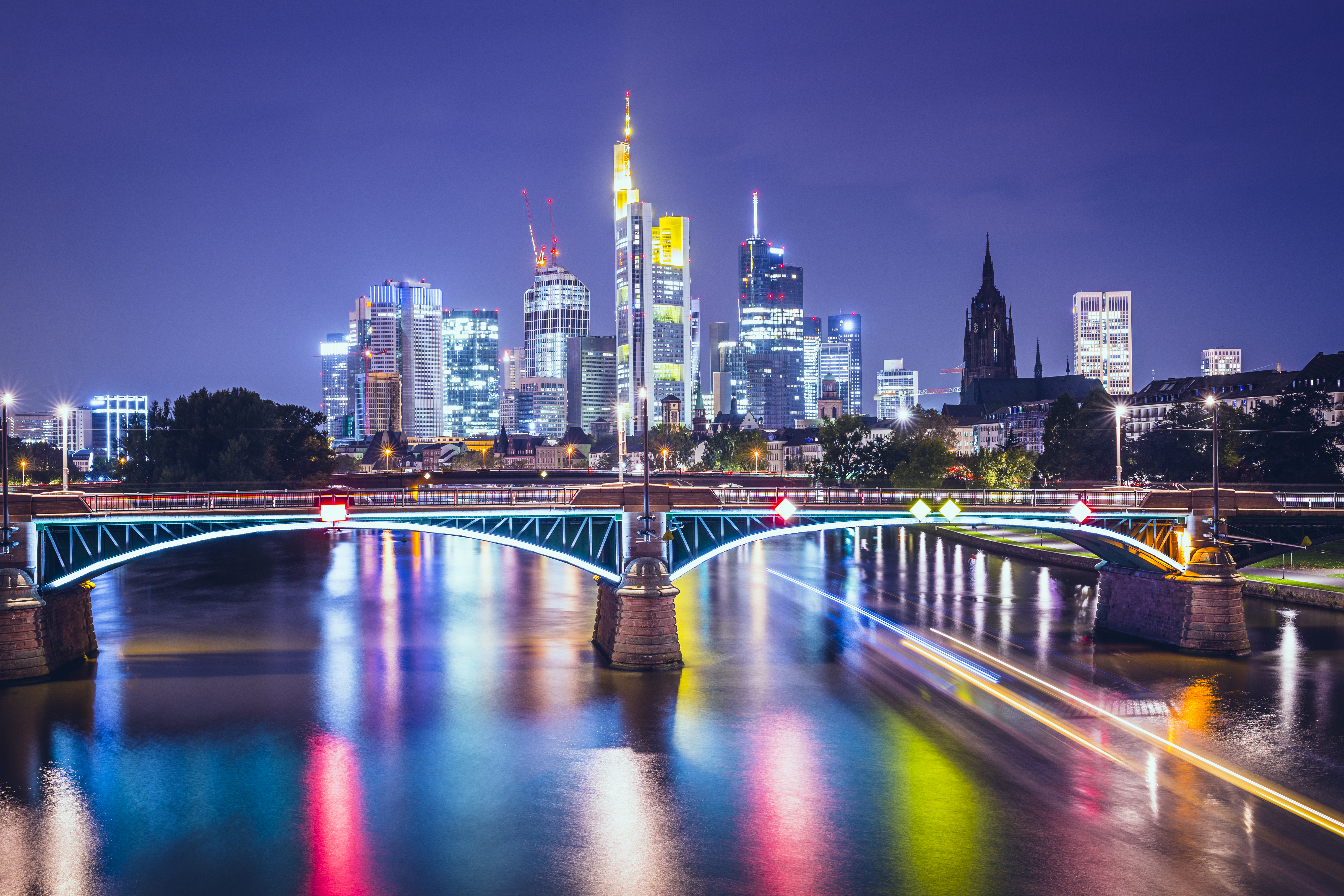 Frankfurt Geceleri: Almanya'nın Finans Başkentinde Eğlenceyi Keşfetmek
